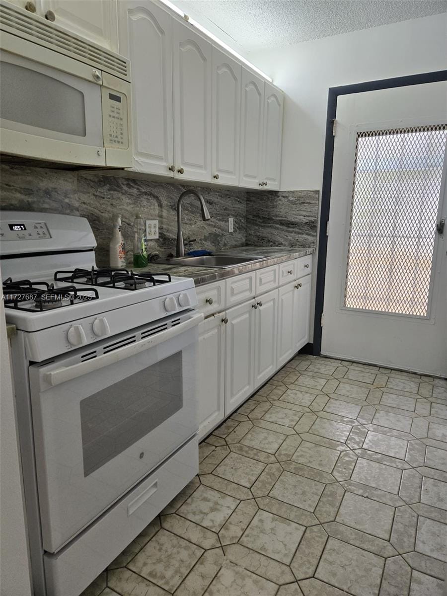 160 NE 203rd Terrace 18 — photo 2
