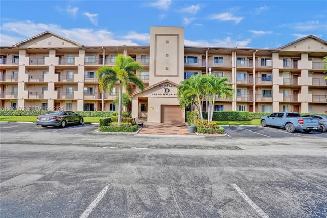13700 SW 14th Street 410D, Pembroke Pines, FL 33027