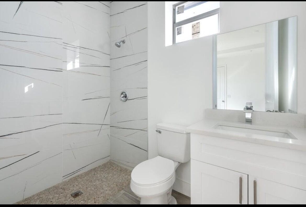 195 Rotonda Boulevard W Unit A-b-c — photo 11