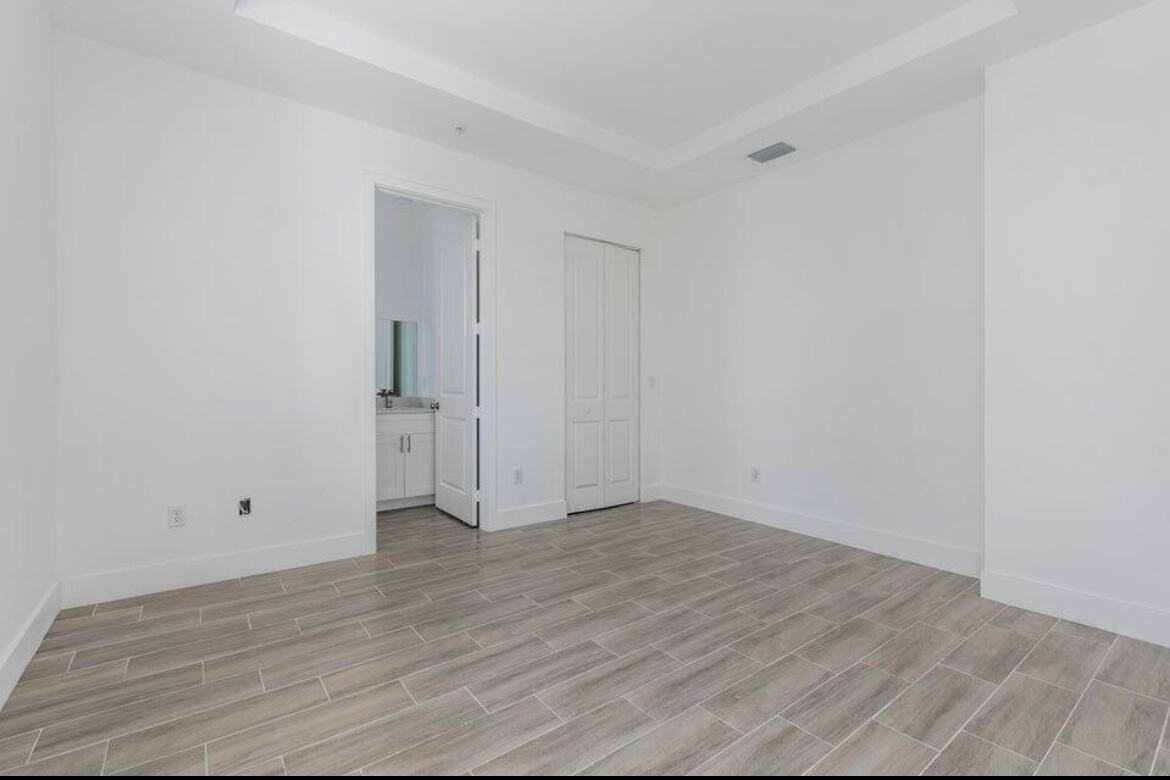 195 Rotonda Boulevard W Unit A-b-c — photo 12