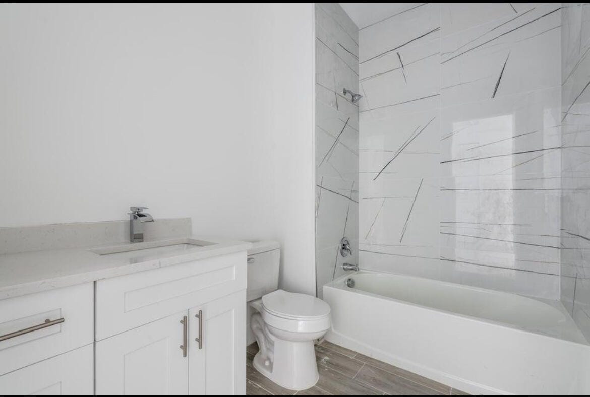 195 Rotonda Boulevard W Unit A-b-c — photo 8