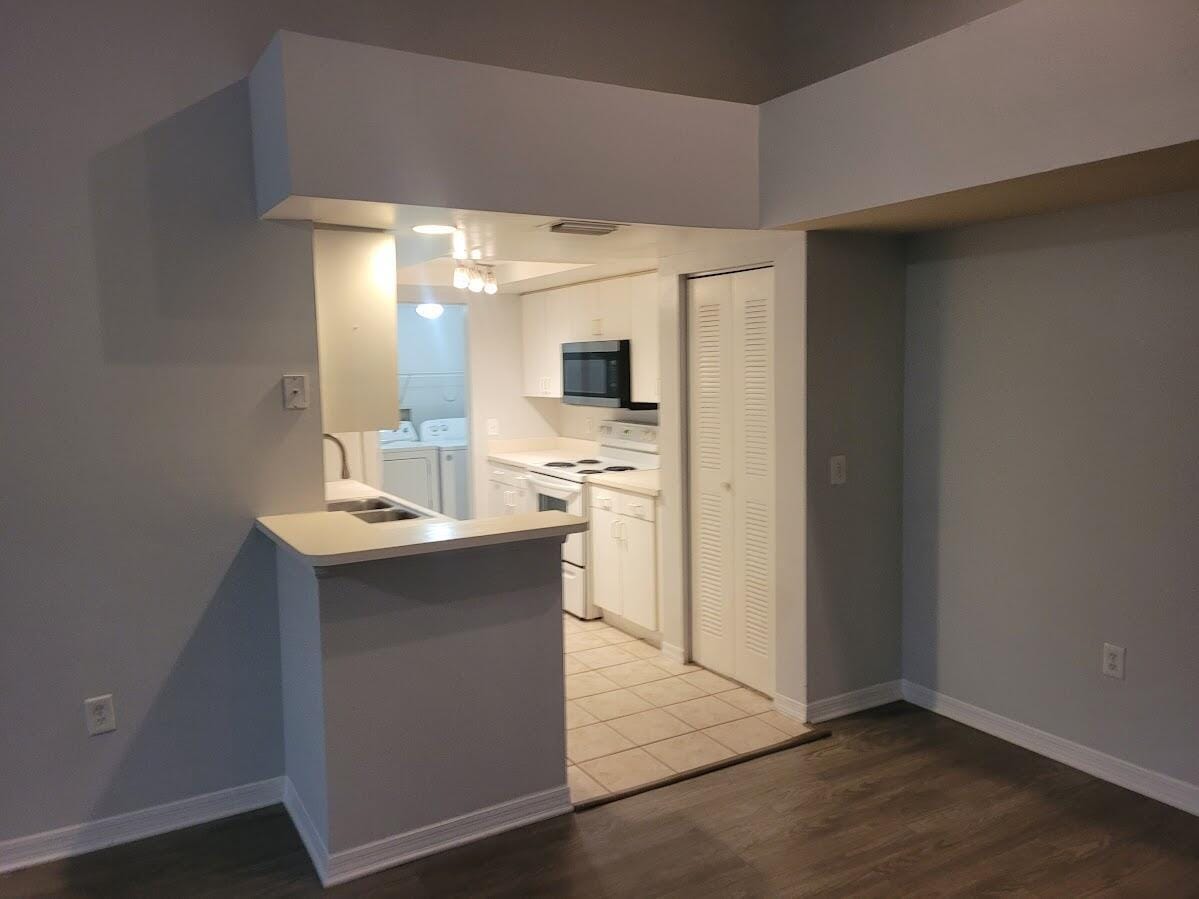 4197 N Haverhill Road 212 — photo 7