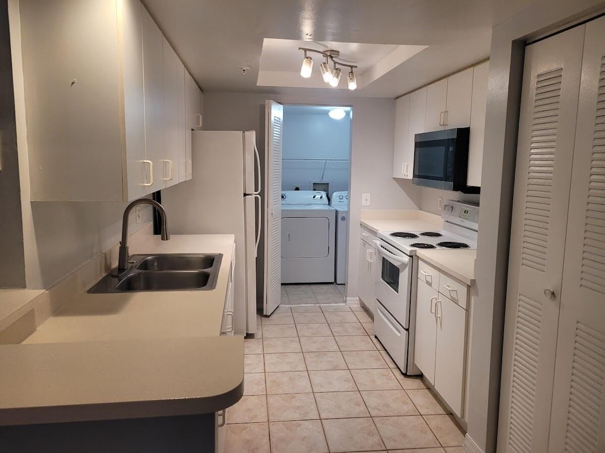 4197 N Haverhill Road 212 — photo 8