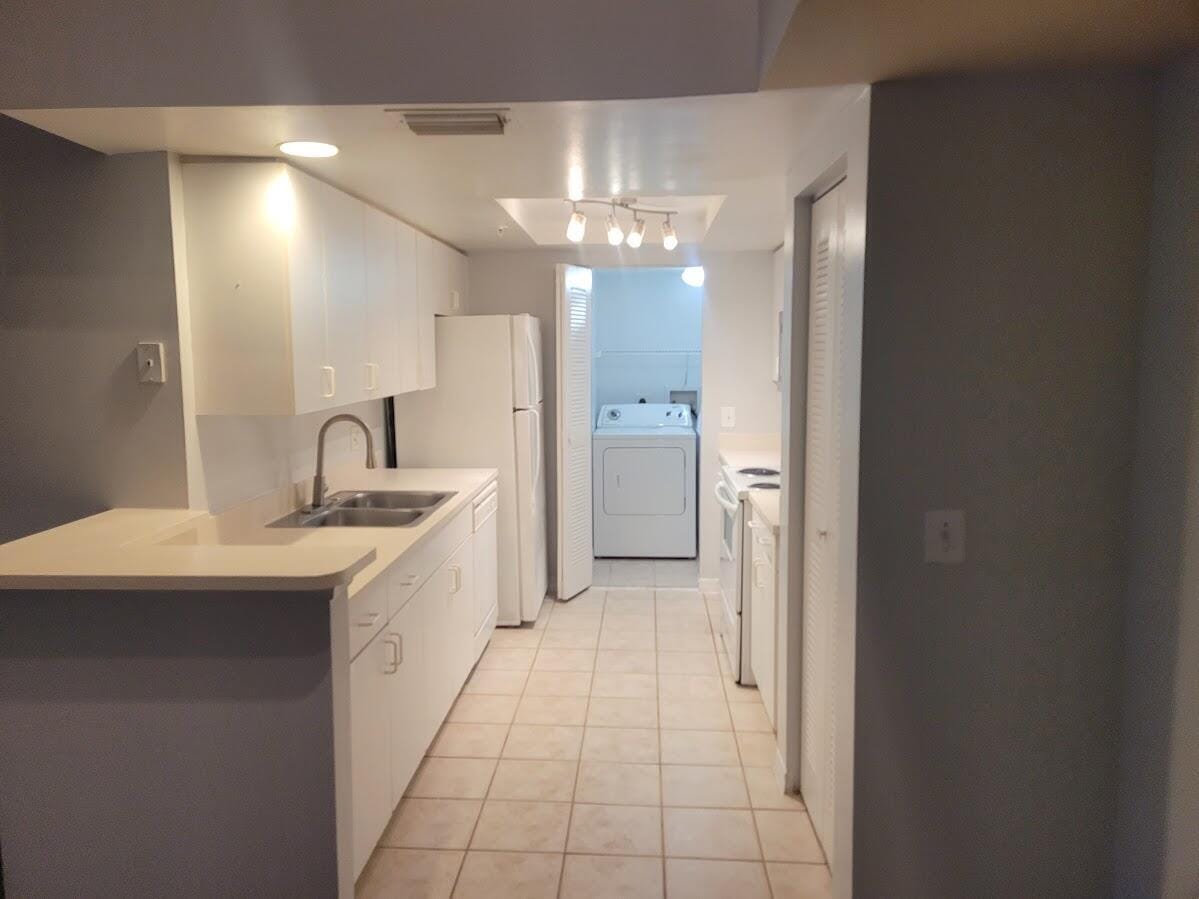 4197 N Haverhill Road 212 — photo 9