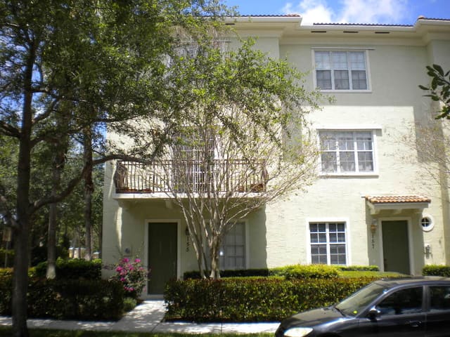 155 W Indian Crossing Circle, sold in Osceola Woods, Jupiter, FL
