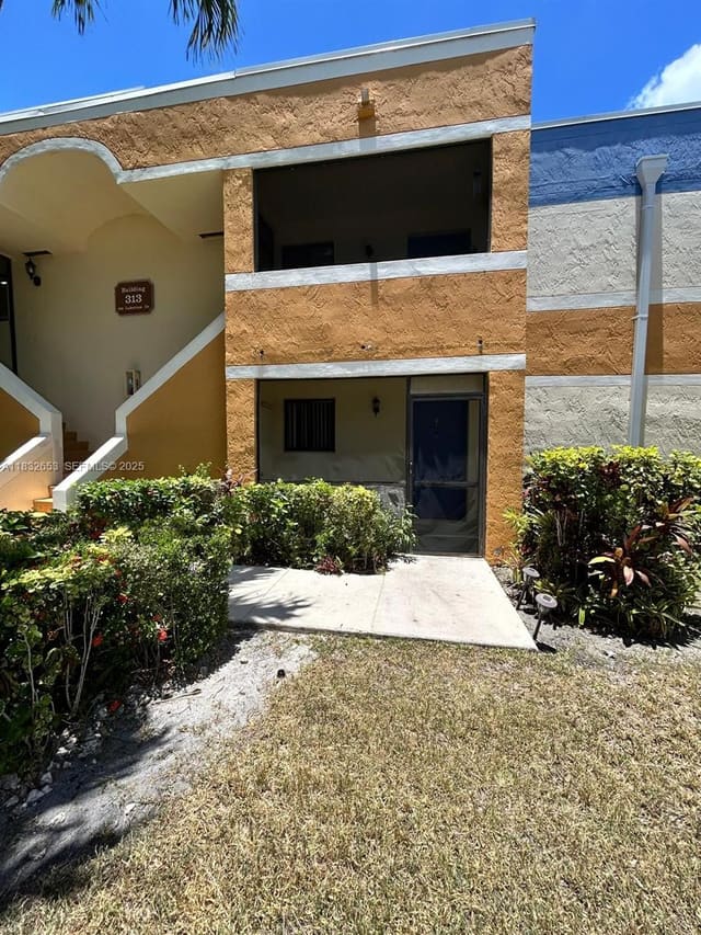 189 Lakeview Drive 103, sold in Racquet Club Village Apar, Weston, FL