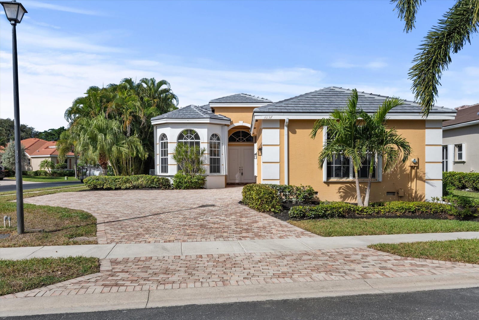 4237 Imperial Isle Drive — photo 2