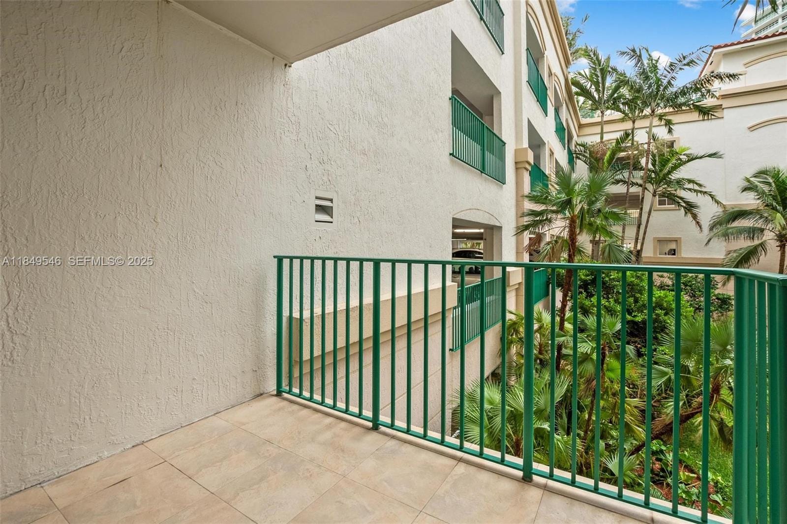 19900 E Country Club Drive 212, Aventura, FL 33180 photo 12
