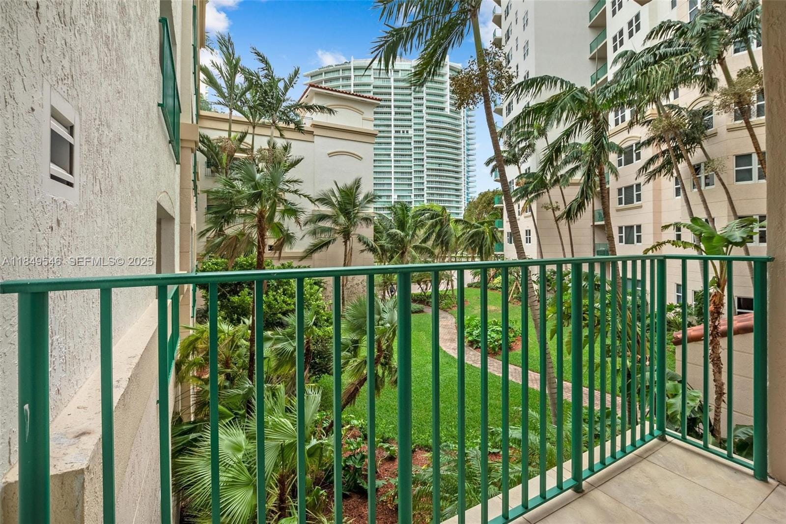 19900 E Country Club Drive 212, Aventura, FL 33180 photo 13