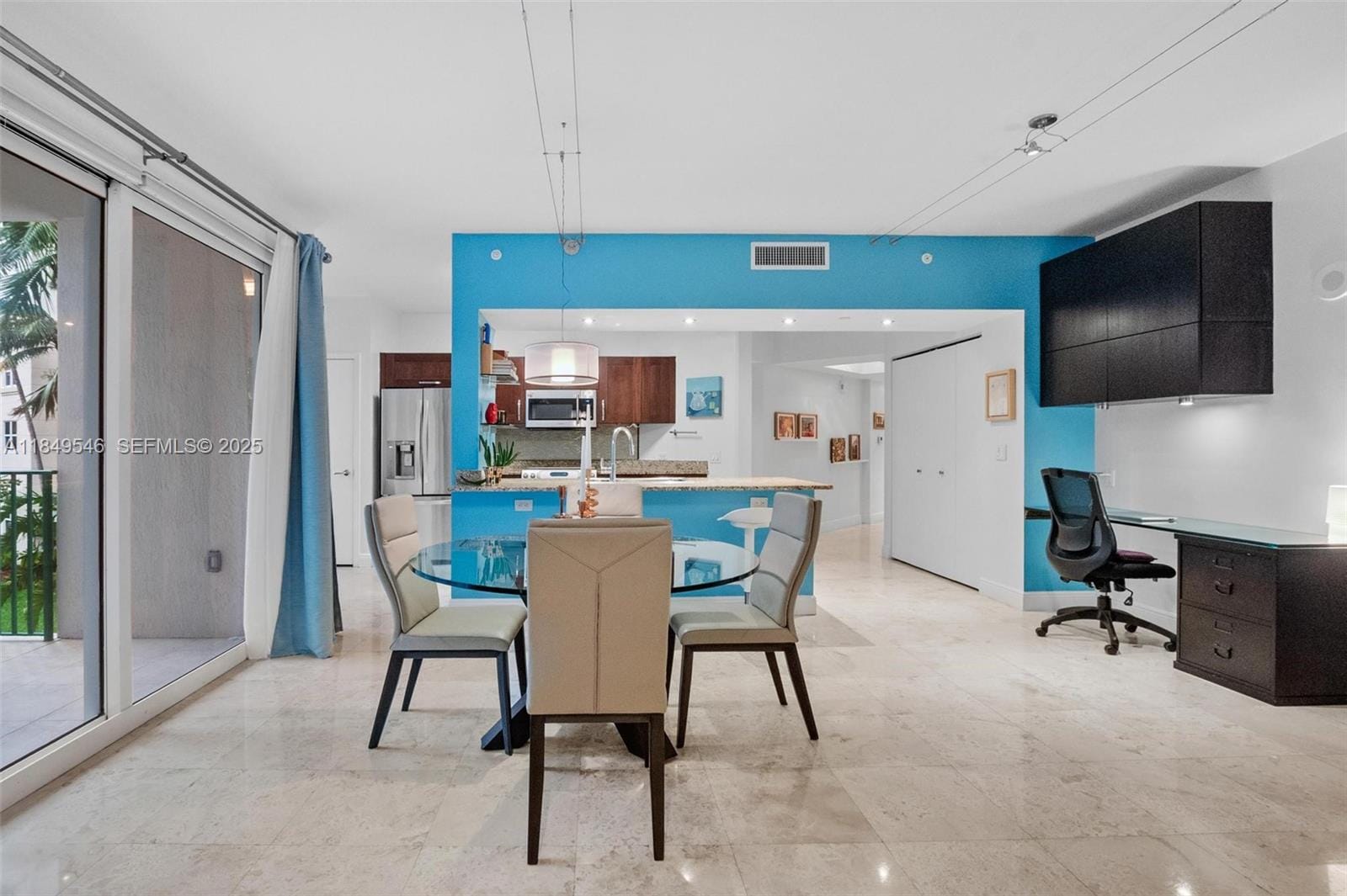 19900 E Country Club Drive 212, Aventura, FL 33180 photo 3