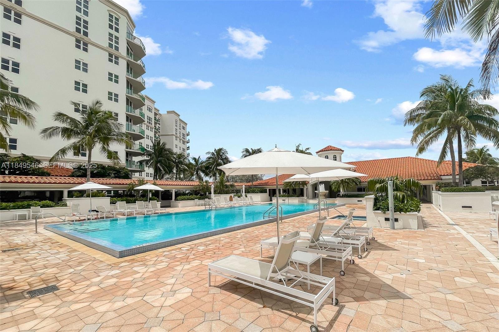 19900 E Country Club Drive 212, Aventura, FL 33180 photo 25