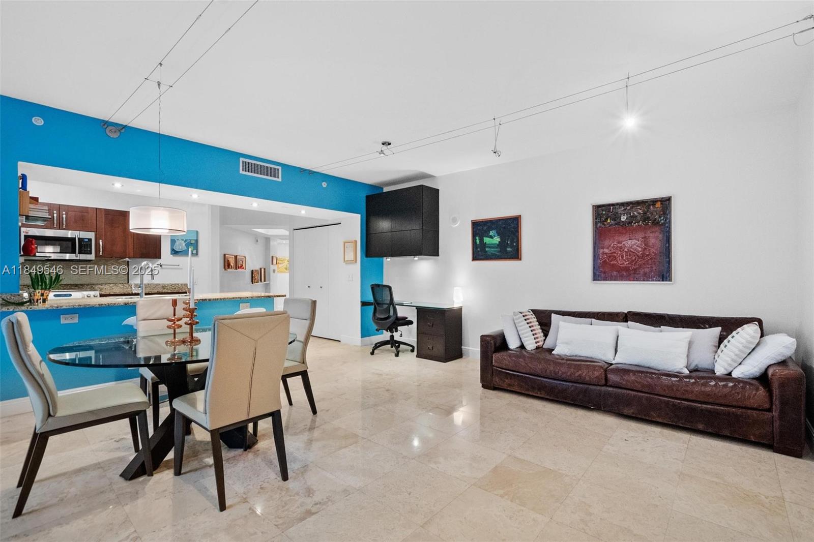 19900 E Country Club Drive 212, Aventura, FL 33180, Aventura
