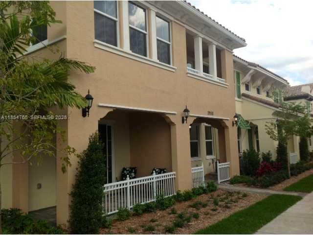 2950 St Thomas Drive — photo 2
