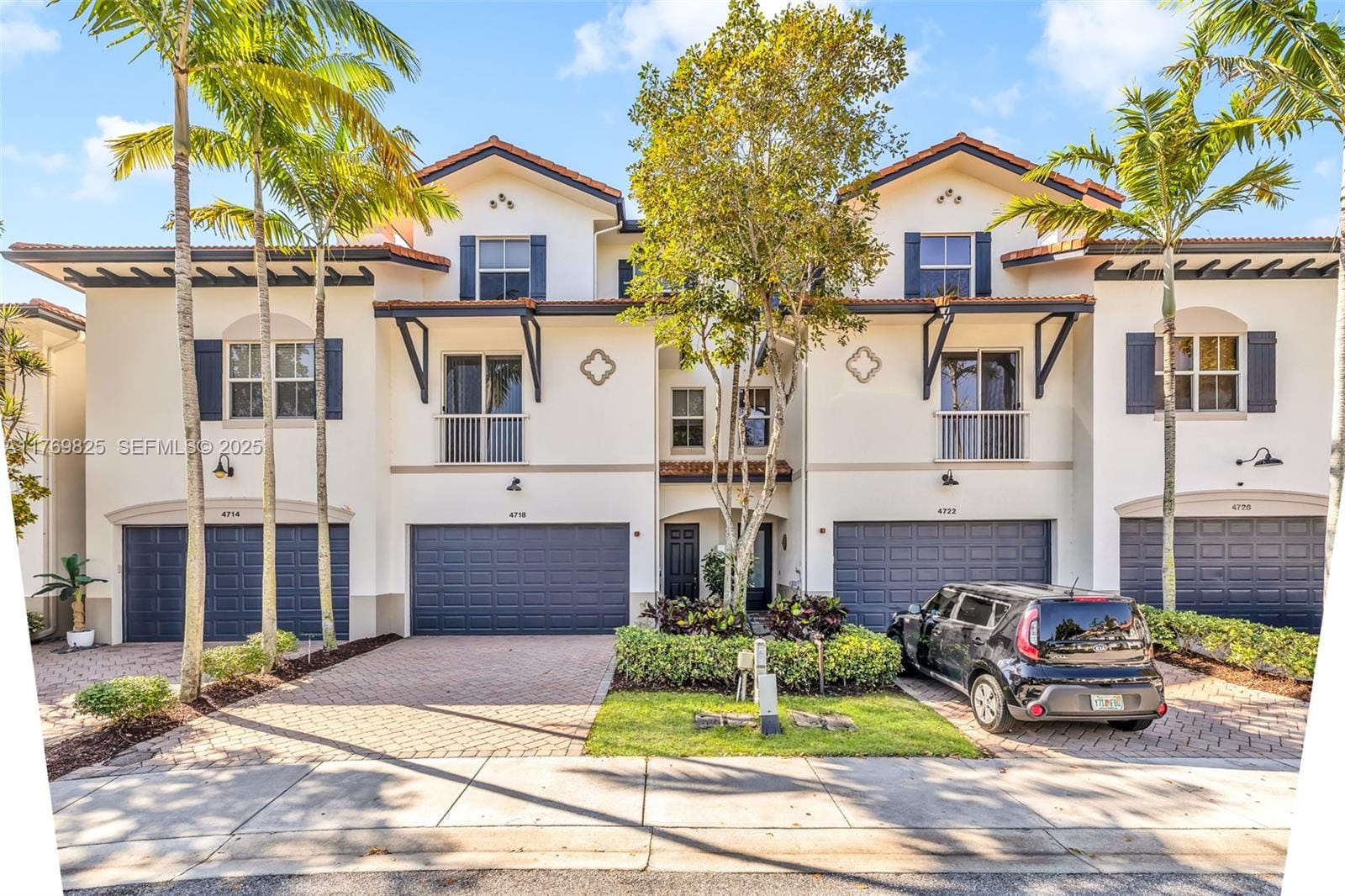 4718 S Prive Circle, Delray Beach, FL 33445