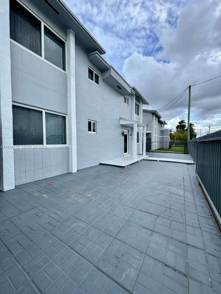 1671 SW 29th Avenue — photo 3