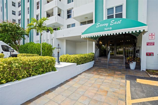 3210 SE 10th Street 9F, sold in Savoy East, Pompano Beach, FL