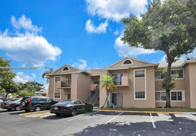 2361 NW 96th Terrace 18A, Pembroke Pines, FL 33024