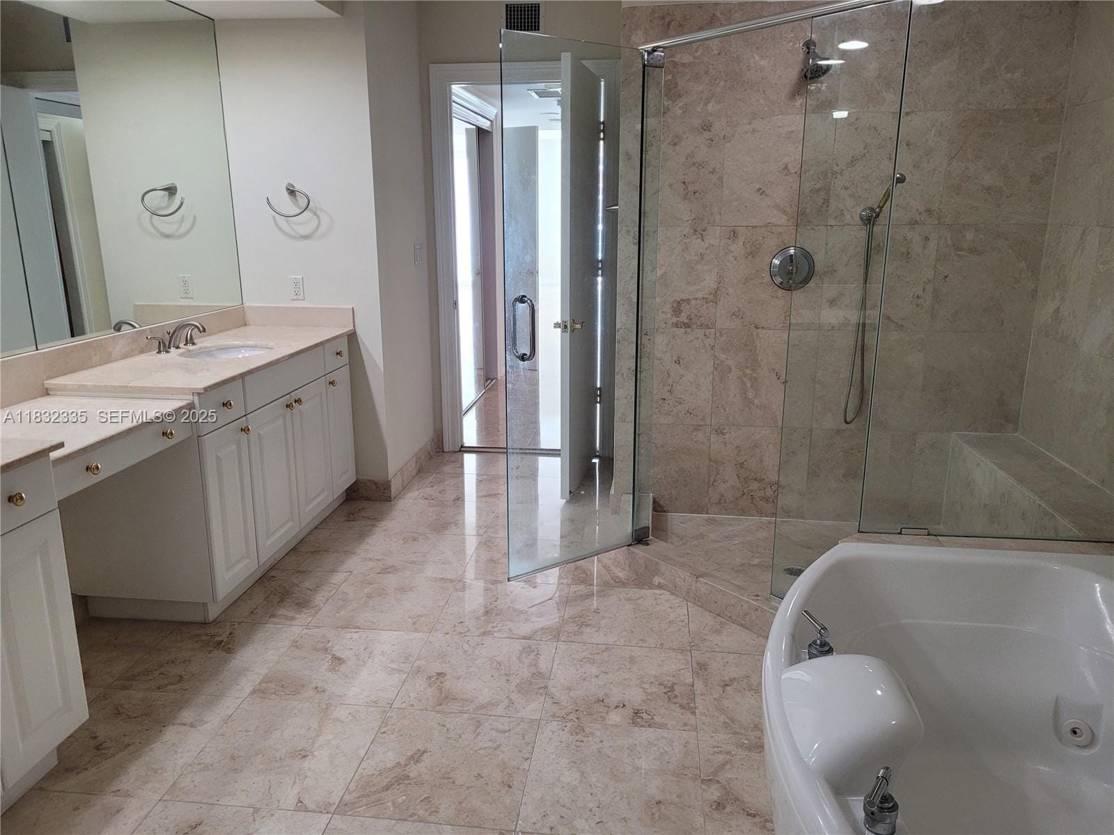 20201 E Country Club Drive 2203, Aventura, FL 33180 photo 8