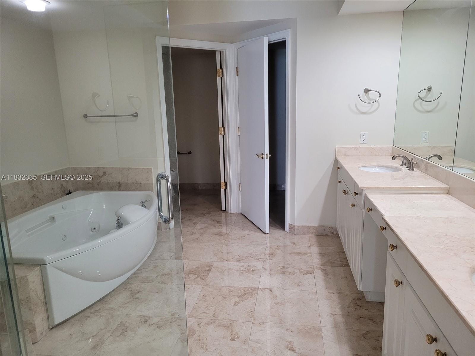 20201 E Country Club Drive 2203, Aventura, FL 33180 photo 9