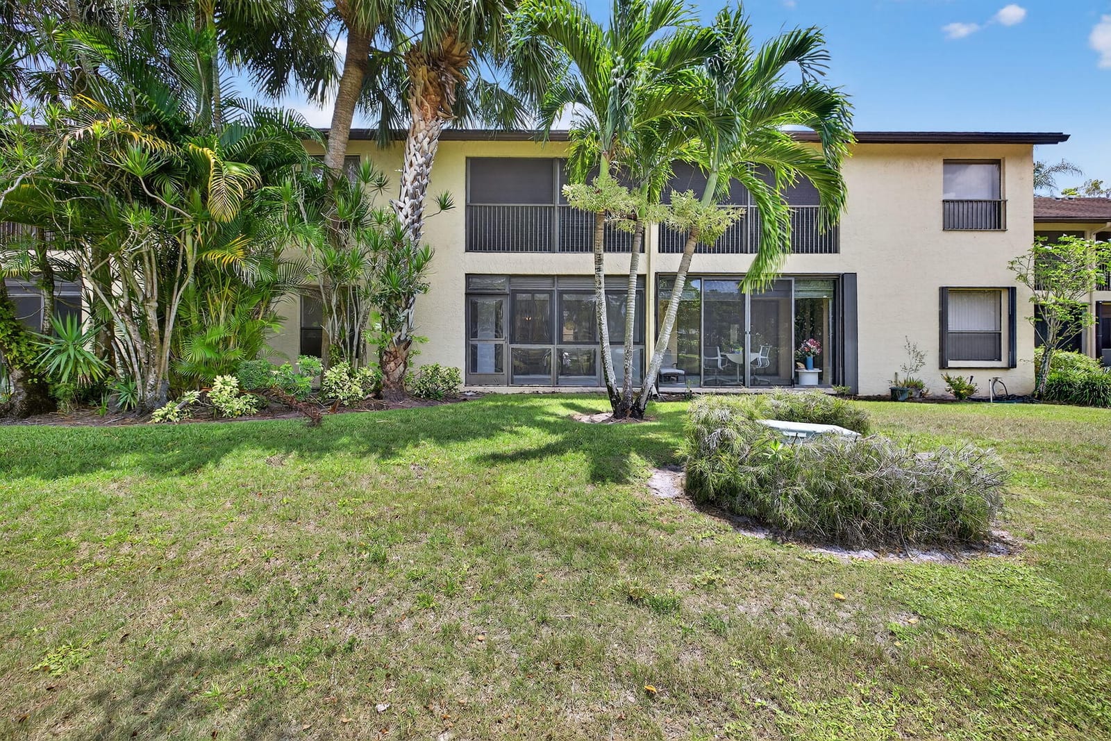 3007 Carambola Circle S 2304 — photo 2
