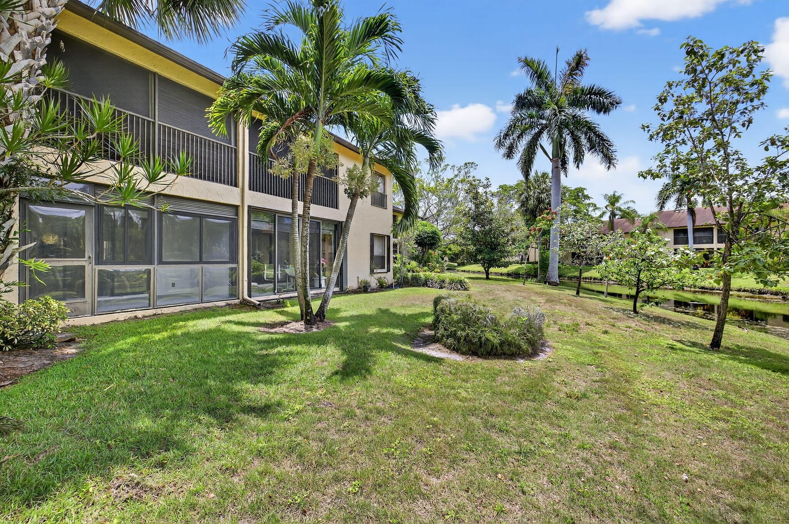 3007 Carambola Circle S 2304 — photo 3