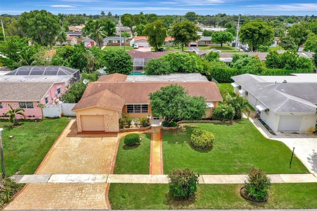 1741 NW 86th Avenue, Pembroke Pines, FL 33024