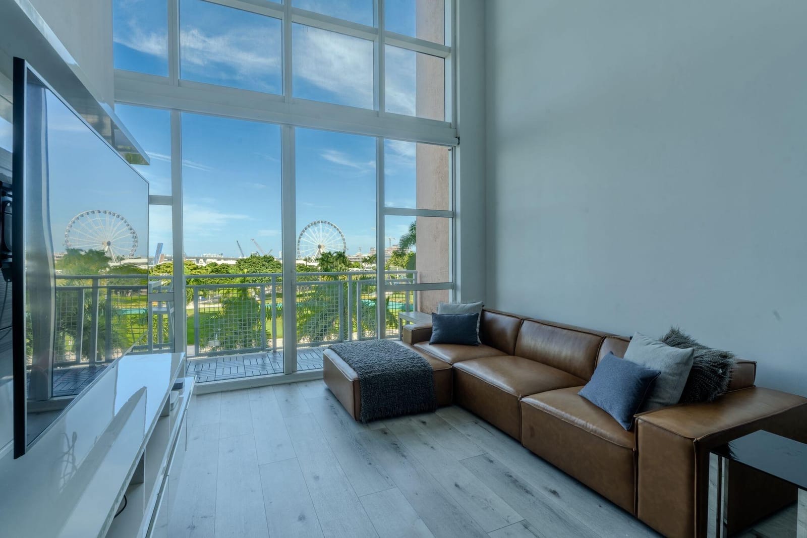 253 NE 2nd Street 435, Miami, FL 33132 photo 2