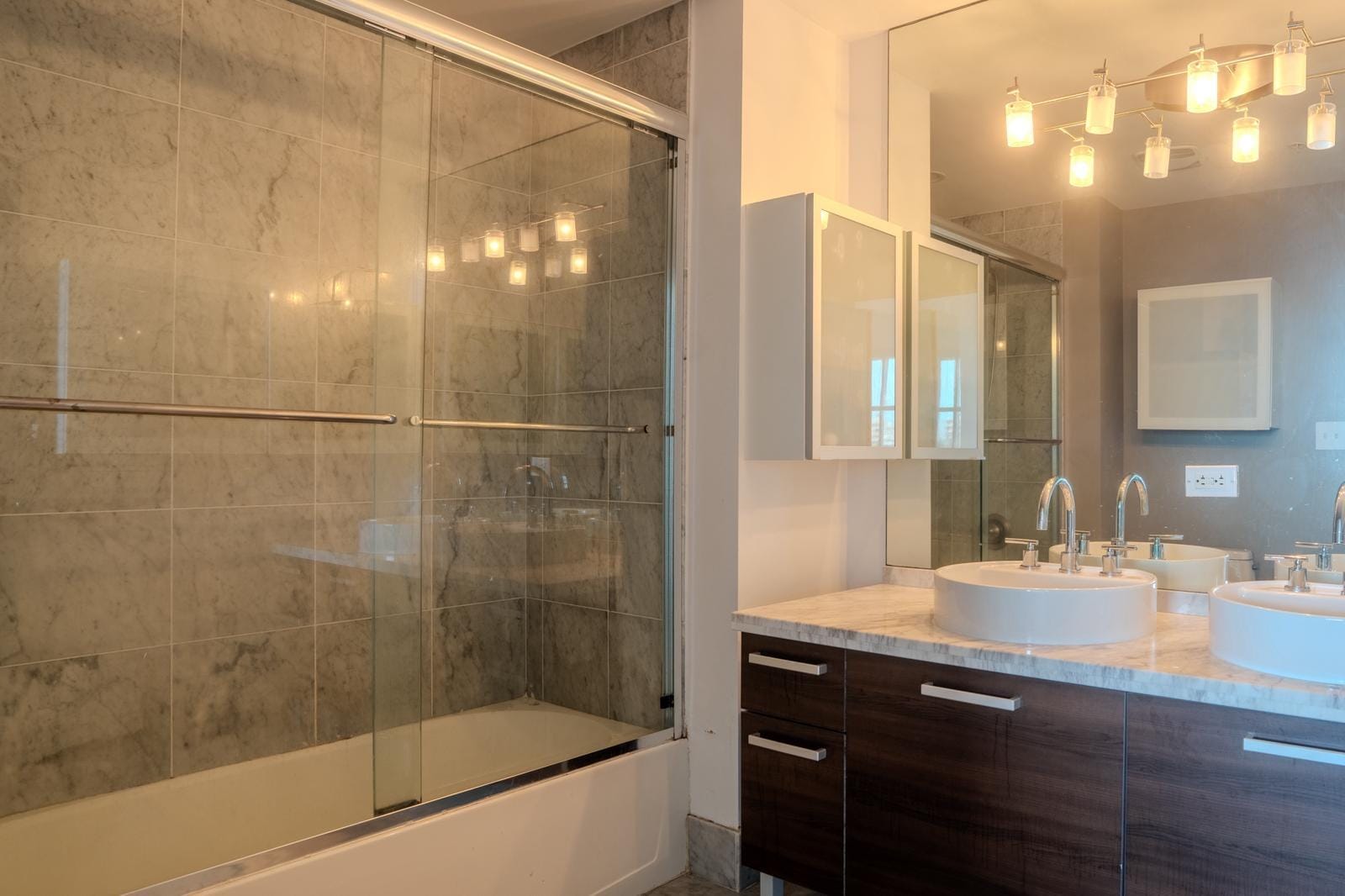 253 NE 2nd Street 435, Miami, FL 33132 photo 11