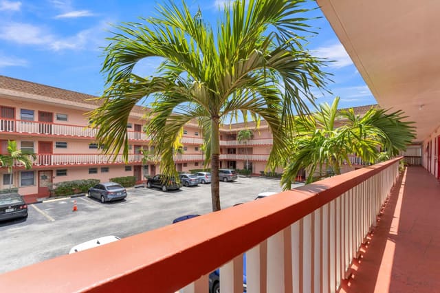 18707 NE 14th Avenue 638, Miami, FL 33179