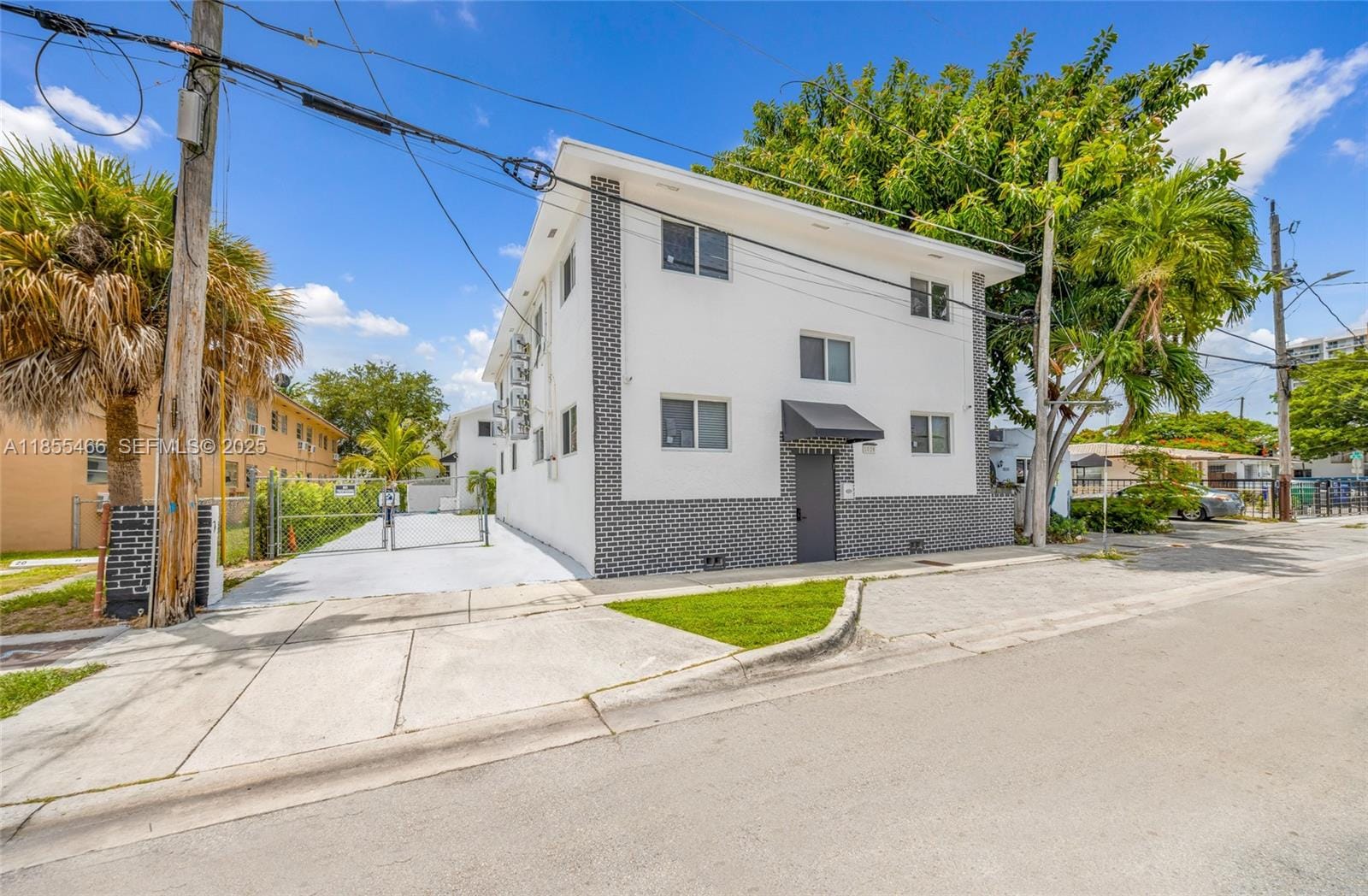 1028 SW 9th Avenue, Miami, FL 33130 photo 2