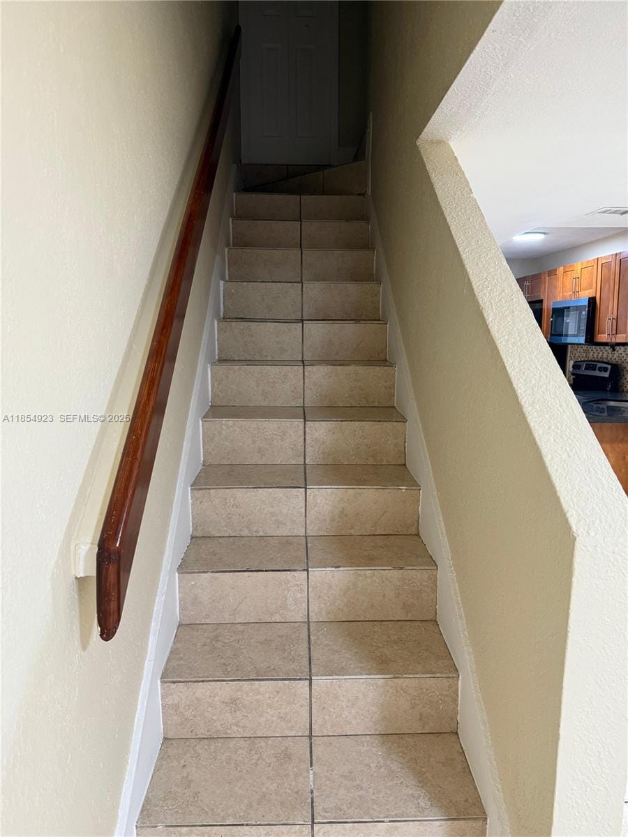 2310 W 60th Street 9-G, Hialeah, FL 33016 photo 2
