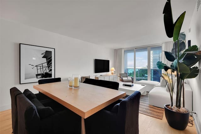 2301 Collins Avenue 1008, Miami Beach, FL 33139