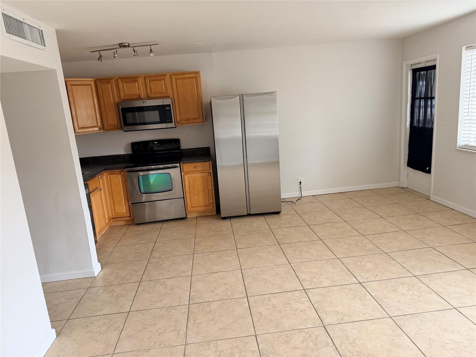 4051 NE 13th Avenue 52-3, Oakland Park, FL 33334