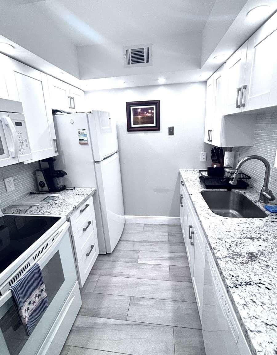 111 Briny Avenue 703, Pompano Beach, FL 33062 photo 2