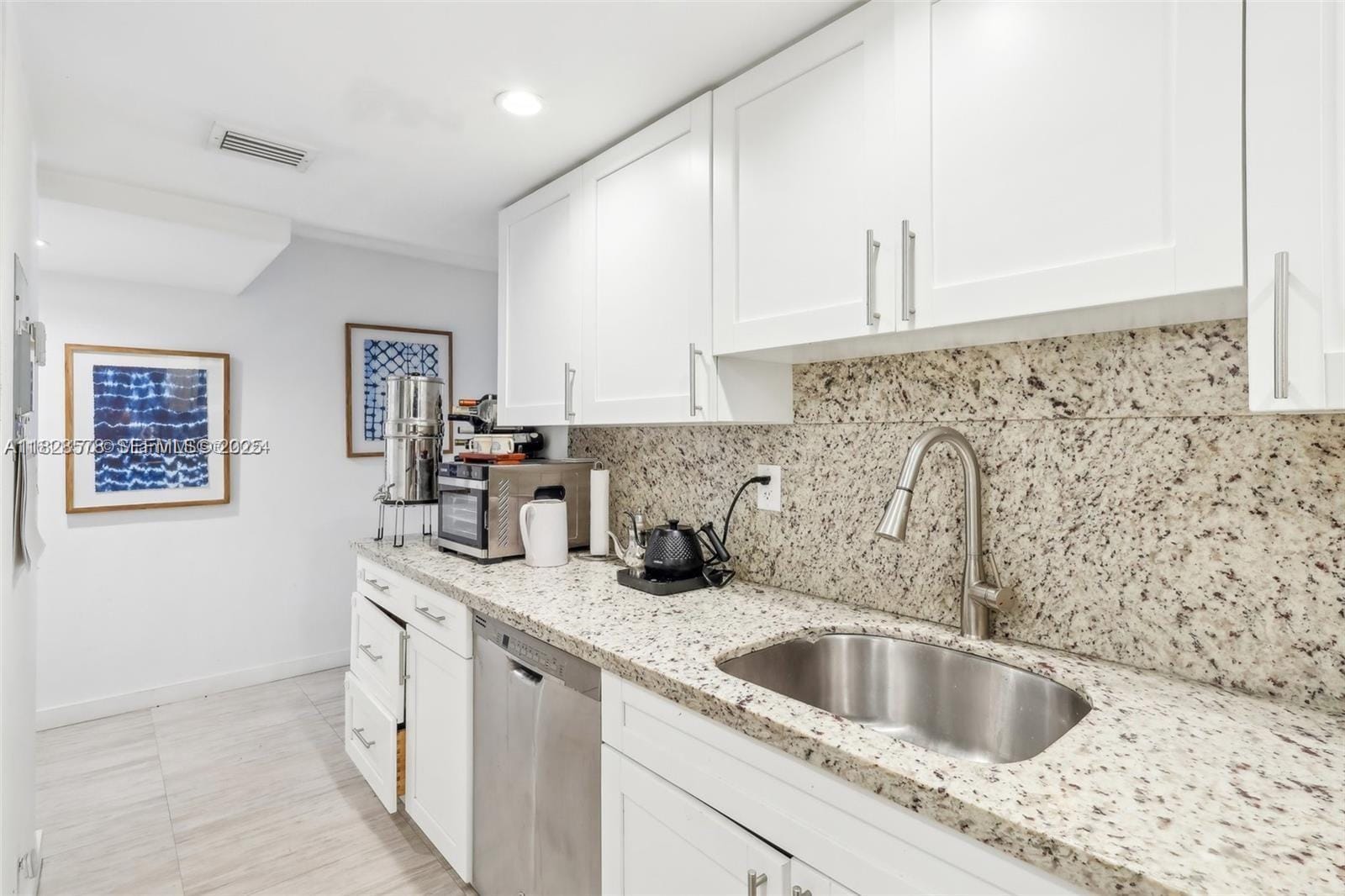 2401 Collins Avenue 1011 — photo 11