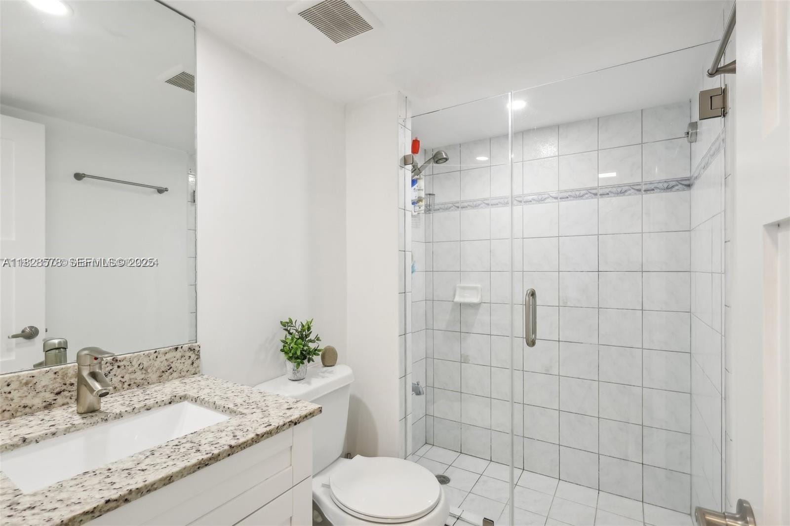 2401 Collins Avenue 1011 — photo 4