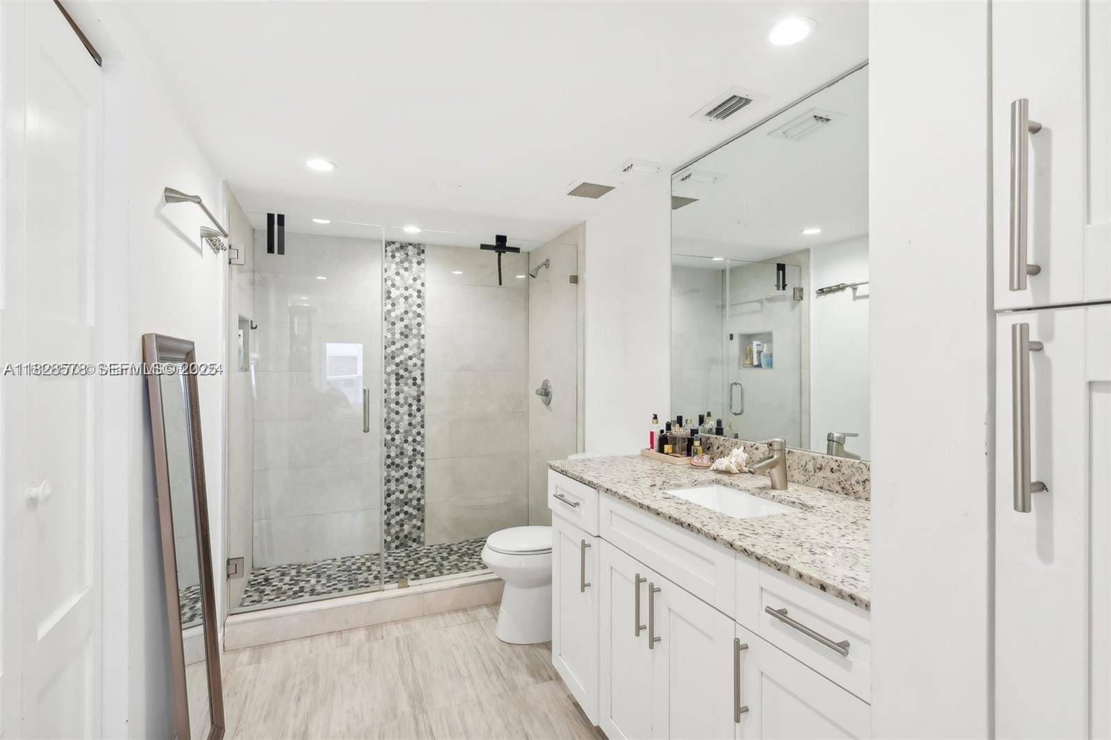 2401 Collins Avenue 1011 — photo 6
