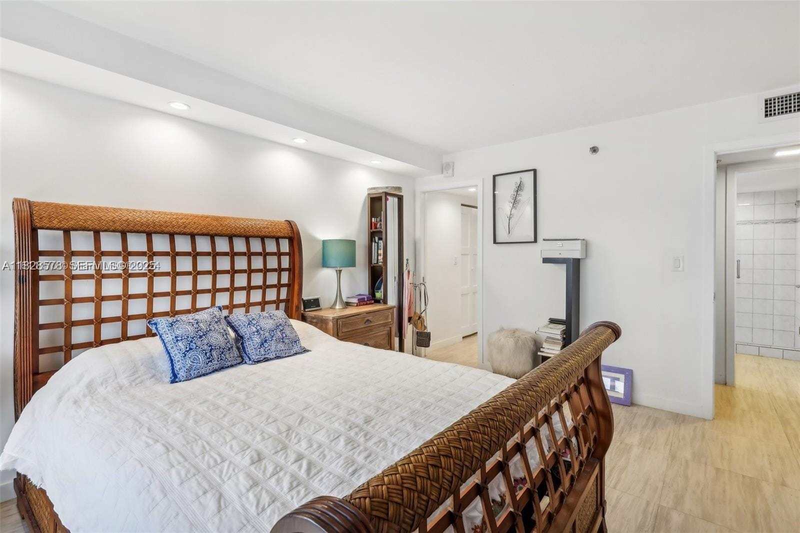 2401 Collins Avenue 1011 — photo 8