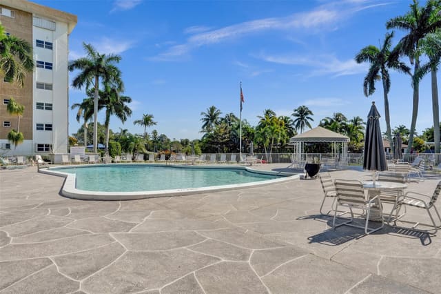 2990 NE 16th Avenue 201, sold in River Shores, Oakland Park, FL