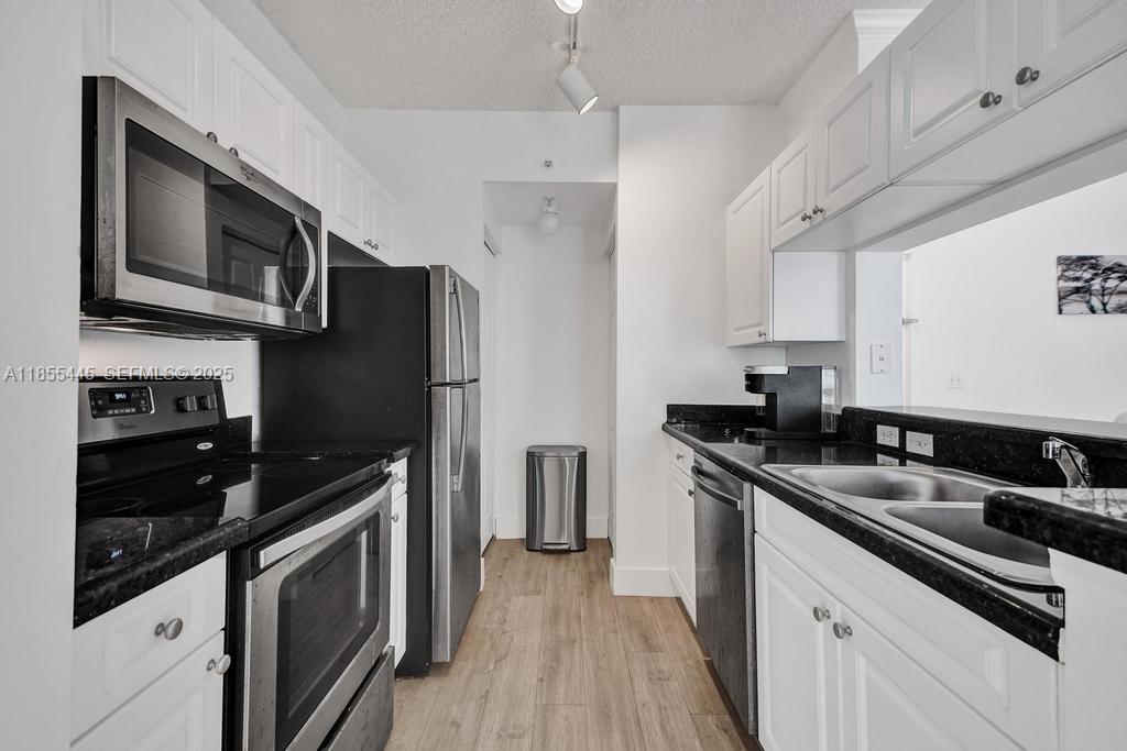 17100 N Bay Road 1511 — photo 11