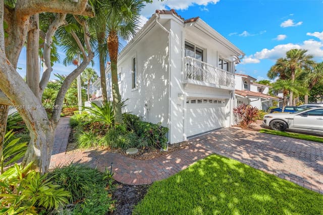 3754 NE 209th Terrace, sold in Golden Pointe, Aventura, FL