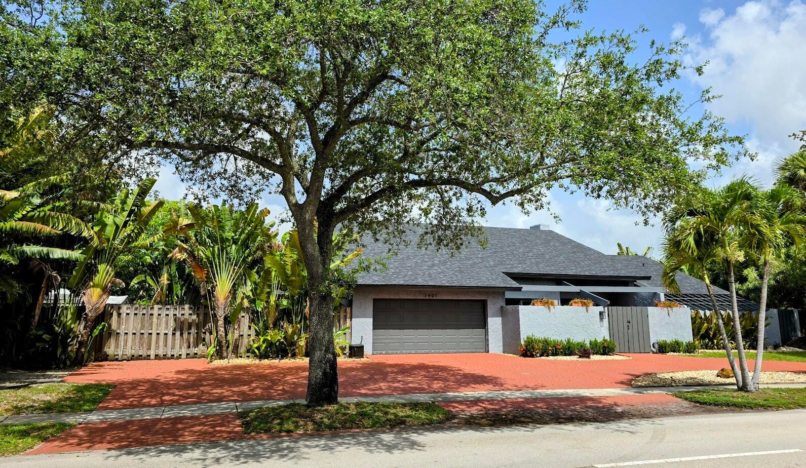 1401 SW 54th Avenue — photo 3