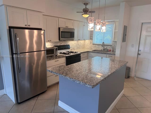 13105 Ixora Court 200, North Miami, FL 33181