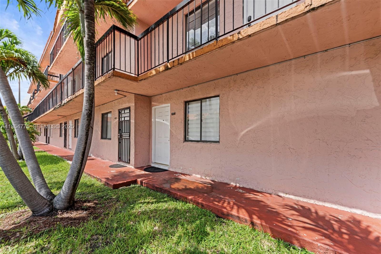 2178 W 60th Street 18112, Hialeah, FL 33016