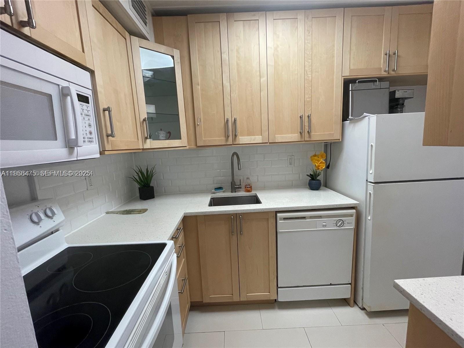 2899 Collins Avenue 1420 — photo 6