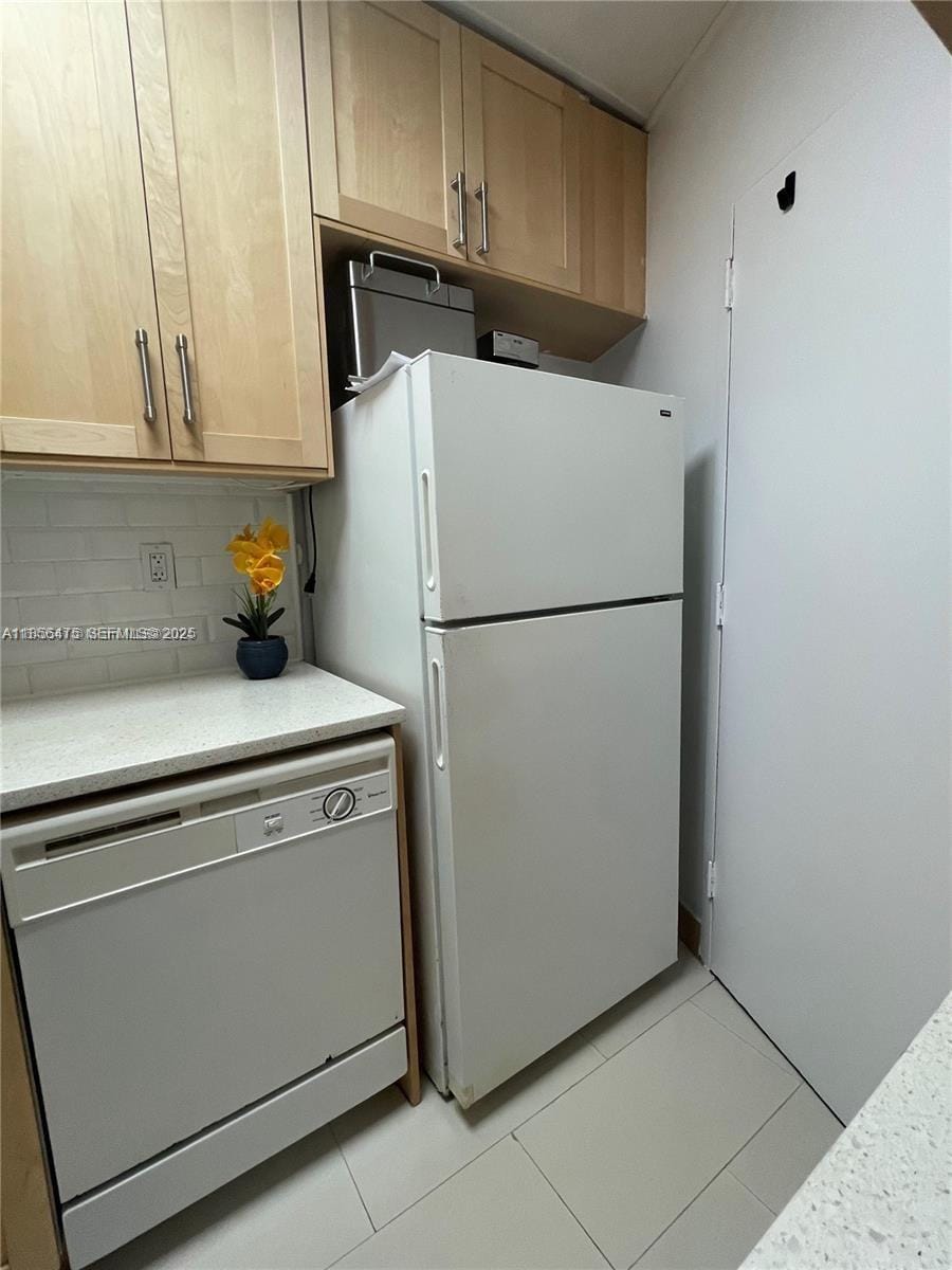 2899 Collins Avenue 1420 — photo 8