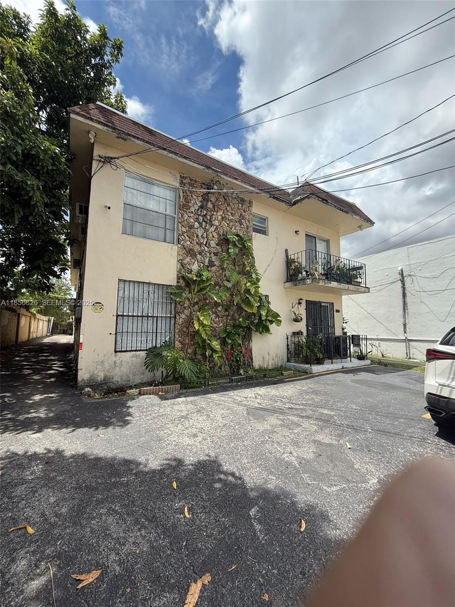 1520 SW 1st Street — photo 2