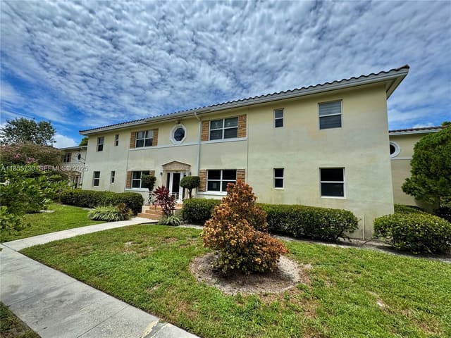 726 NE 92nd Street 12L, sold in Shores Plaza East, Miami Shores, FL