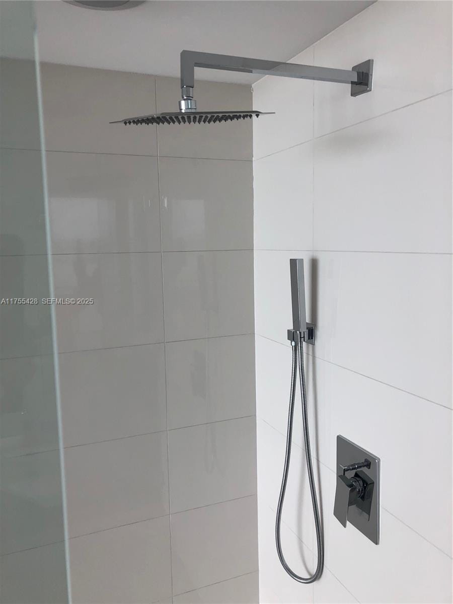 650 NE 32nd Street 2006 — photo 11