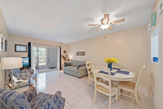 1111 Lake Terrace 105, Boynton Beach, FL 33426